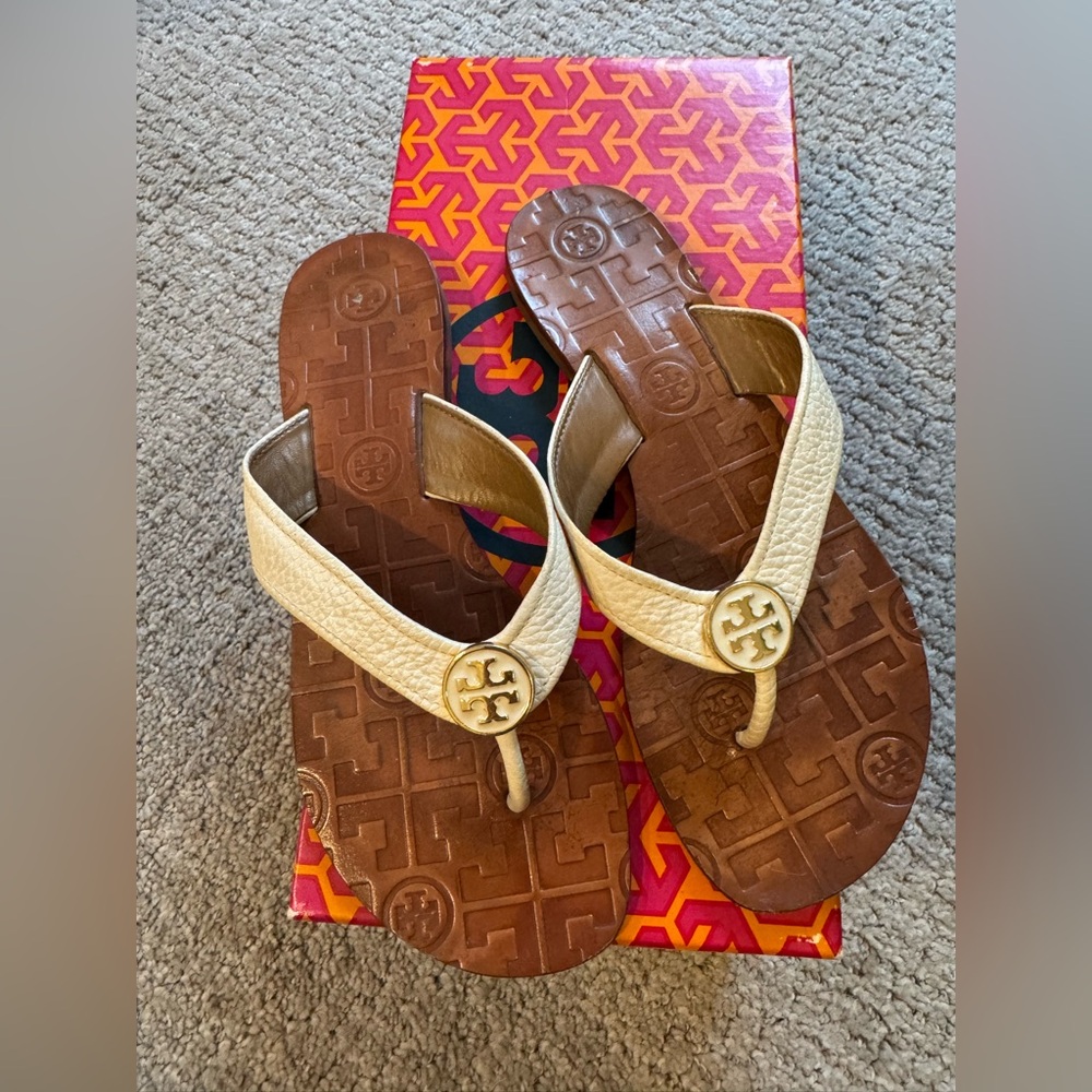 Tory Burch off white leather sandals sz 5